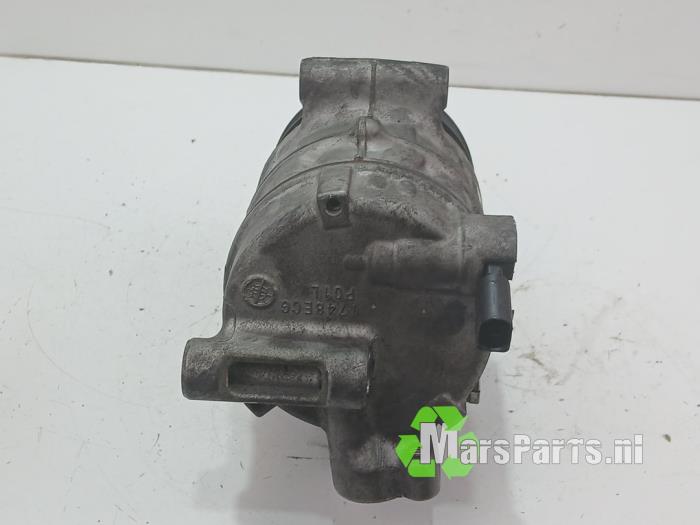 Pompa klimatyzacji z Volkswagen Polo V (6R) 1.2 TDI 12V BlueMotion 2011