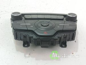 Używane Jednostka multimedialna Ford Focus 3 1.6 TDCi Cena € 80,00 Procedura marży oferowane przez Autodemontagebedrijf De Mars