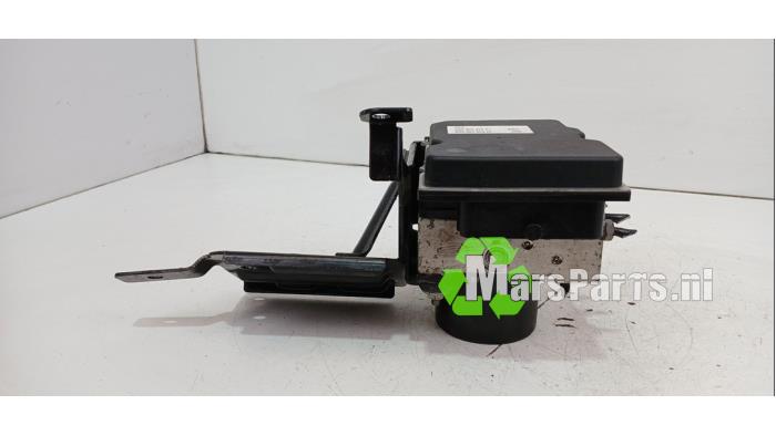 ABS-pump från en Skoda Fabia II Combi 1.2 TDI 12V Greenline 2012