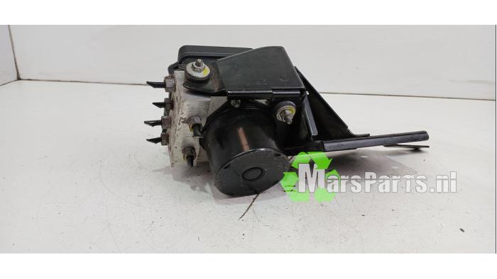 ABS-pump från en Skoda Fabia II Combi 1.2 TDI 12V Greenline 2012
