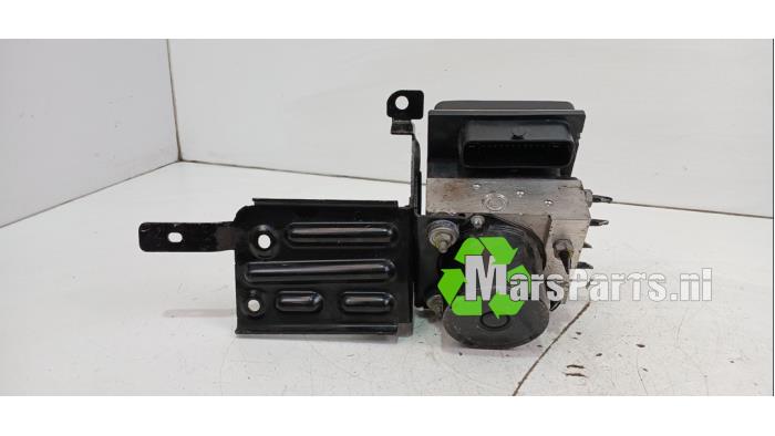 ABS-pump från en Skoda Fabia II Combi 1.2 TDI 12V Greenline 2012
