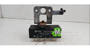 Używane Opornica wentylatora Volkswagen Polo V (6R) 1.4 16V Cena € 25,00 Procedura marży oferowane przez Autodemontagebedrijf De Mars