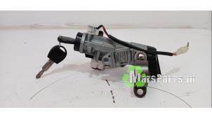 Begagnade Tändningslås + nyckel Chevrolet Aveo (250) 1.2 16V Pris € 50,00 Marginaltabell erbjuds av Autodemontagebedrijf De Mars