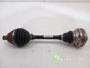 Używane Os napedowa lewy przód Audi A3 Sportback (8YA) 1.5 35 TFSI 16V Mild Hybrid Cena € 150,00 Procedura marży oferowane przez Autodemontagebedrijf De Mars