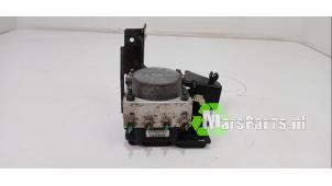 Używane Pompa ABS Dacia Sandero I (BS) 1.4 Cena € 85,00 Procedura marży oferowane przez Autodemontagebedrijf De Mars