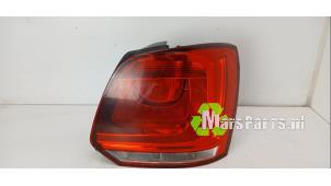 Używane Tylne swiatlo pozycyjne prawe Volkswagen Polo V (6R) 1.2 TDI 12V BlueMotion Cena € 35,00 Procedura marży oferowane przez Autodemontagebedrijf De Mars