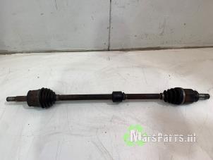 Używane Os napedowa prawy przód Mitsubishi Colt (Z2/Z3) 1.5 16V CZ3 Cena € 50,00 Procedura marży oferowane przez Autodemontagebedrijf De Mars