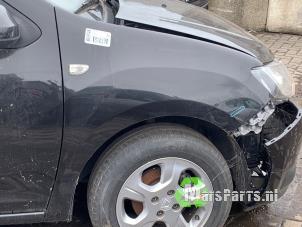 Używane Blotnik prawy przód Dacia Sandero II 0.9 TCE 12V Cena € 100,00 Procedura marży oferowane przez Autodemontagebedrijf De Mars