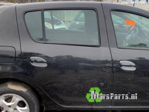 Używane Drzwi prawe tylne wersja 4-drzwiowa Dacia Sandero II 0.9 TCE 12V Cena € 100,00 Procedura marży oferowane przez Autodemontagebedrijf De Mars