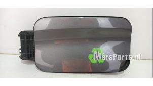 Używane Pokrywa wlewu paliwa Peugeot Partner (EA//EF/EN/EU) 1.5 BlueHDi 75 Cena € 50,00 Procedura marży oferowane przez Autodemontagebedrijf De Mars