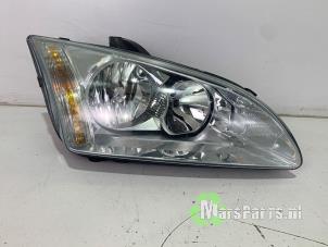 Używane Reflektor prawy Ford Focus 2 Cena € 50,00 Procedura marży oferowane przez Autodemontagebedrijf De Mars