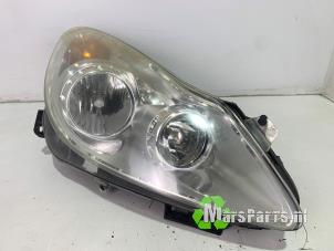 Begagnade Strålkastare, höger Opel Corsa Pris € 45,00 Marginaltabell erbjuds av Autodemontagebedrijf De Mars