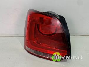 Używane Tylne swiatlo pozycyjne lewe Volkswagen Polo V (6R) 1.2 TDI 12V BlueMotion Cena € 40,00 Procedura marży oferowane przez Autodemontagebedrijf De Mars