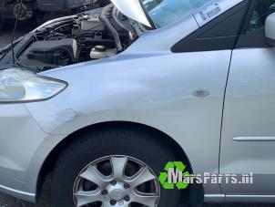 Begagnade Framskärm, vänster Mazda 5 (CR19) 2.0i 16V Pris € 40,00 Marginaltabell erbjuds av Autodemontagebedrijf De Mars