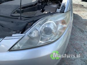 Begagnade Strålkastare, vänster Mazda 5 (CR19) 2.0i 16V Pris € 50,00 Marginaltabell erbjuds av Autodemontagebedrijf De Mars