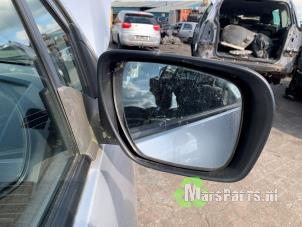 Używane Lusterko zewnetrzne prawe Mazda 5 (CR19) 2.0i 16V Cena € 40,00 Procedura marży oferowane przez Autodemontagebedrijf De Mars