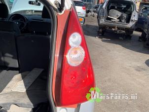 Używane Tylne swiatlo pozycyjne prawe Mazda 5 (CR19) 2.0i 16V Cena € 30,00 Procedura marży oferowane przez Autodemontagebedrijf De Mars