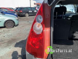 Begagnade Baklykta, vänster Mazda 5 (CR19) 2.0i 16V Pris € 30,00 Marginaltabell erbjuds av Autodemontagebedrijf De Mars
