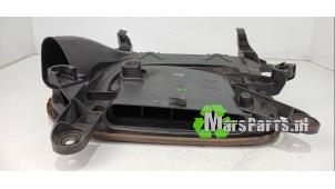 Begagnade Luftfilterhus BMW X5 (E70) xDrive 40d 3.0 24V Pris € 40,00 Marginaltabell erbjuds av Autodemontagebedrijf De Mars