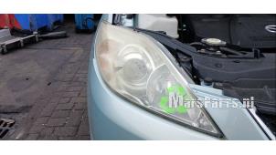 Używane Reflektor prawy Mazda 5 (CR19) 1.8i 16V Cena € 40,00 Procedura marży oferowane przez Autodemontagebedrijf De Mars