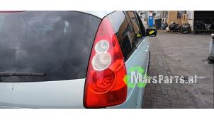 Używane Tylne swiatlo pozycyjne prawe Mazda 5 (CR19) 1.8i 16V Cena € 30,00 Procedura marży oferowane przez Autodemontagebedrijf De Mars
