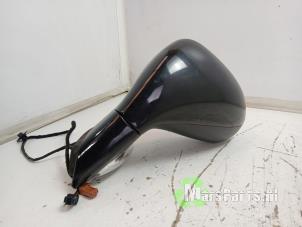 Używane Lusterko zewnetrzne lewe Peugeot 207 CC (WB) 1.6 16V Cena € 40,00 Procedura marży oferowane przez Autodemontagebedrijf De Mars