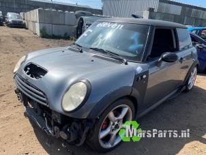 Gebruikte Veerpoot links-voor Mini Mini Cooper S (R53) 1.6 16V Prijs € 50,00 Margeregeling aangeboden door Autodemontagebedrijf De Mars