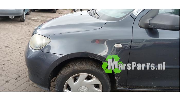 Framskärm, vänster från en Mazda 2 (NB/NC/ND/NE) 1.25 16V 2007
