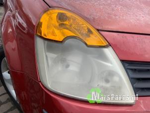 Używane Reflektor prawy Renault Modus/Grand Modus (JP) 1.4 16V Cena € 40,00 Procedura marży oferowane przez Autodemontagebedrijf De Mars