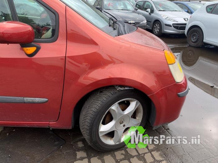 Blotnik prawy przód z Renault Modus/Grand Modus (JP) 1.4 16V 2005