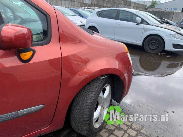 Blotnik prawy przód z Renault Modus/Grand Modus (JP) 1.4 16V 2005