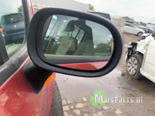 Używane Lusterko zewnetrzne prawe Renault Modus/Grand Modus (JP) 1.4 16V Cena € 35,00 Procedura marży oferowane przez Autodemontagebedrijf De Mars