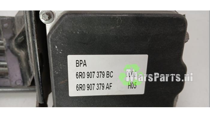 ABS-pump från en Volkswagen Polo V (6R) 1.2 TDI 12V BlueMotion 2012