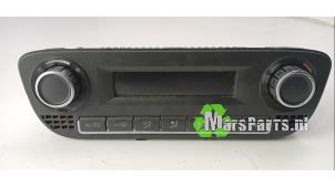 Używane Panel sterowania nagrzewnicy Volkswagen Polo V (6R) 1.2 TDI 12V BlueMotion Cena € 40,00 Procedura marży oferowane przez Autodemontagebedrijf De Mars