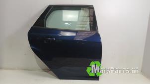Używane Drzwi prawe tylne wersja 4-drzwiowa Ford Focus 3 Wagon 1.0 Ti-VCT EcoBoost 12V 100 Cena € 195,00 Procedura marży oferowane przez Autodemontagebedrijf De Mars