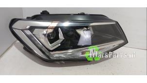 Używane Reflektor prawy Volkswagen Caddy Combi IV 1.4 TSI 16V Cena € 500,00 Procedura marży oferowane przez Autodemontagebedrijf De Mars