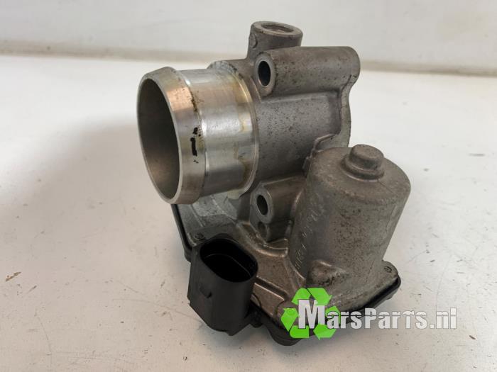 Przepustnica z Ford Focus 3 Wagon 1.0 Ti-VCT EcoBoost 12V 100 2013