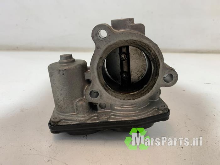 Przepustnica z Ford Focus 3 Wagon 1.0 Ti-VCT EcoBoost 12V 100 2013