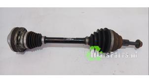 Używane Os napedowa lewy przód Volkswagen Caddy Combi IV 1.4 TSI 16V Cena € 50,00 Procedura marży oferowane przez Autodemontagebedrijf De Mars