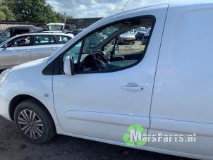 Używane Drzwi lewe przednie wersja 4-drzwiowa Peugeot Partner (GC/GF/GG/GJ/GK) 1.6 BlueHDi 100 Cena € 300,00 Procedura marży oferowane przez Autodemontagebedrijf De Mars