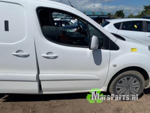 Używane Drzwi prawe przednie wersja 4-drzwiowa Peugeot Partner (GC/GF/GG/GJ/GK) 1.6 BlueHDi 100 Cena € 300,00 Procedura marży oferowane przez Autodemontagebedrijf De Mars