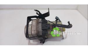 Używane Pompa wspomagania kierownicy Volkswagen Polo IV (9N1/2/3) 1.2 12V Cena € 70,00 Procedura marży oferowane przez Autodemontagebedrijf De Mars