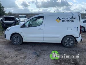 Begagnade AdBlue-tank Peugeot Partner (GC/GF/GG/GJ/GK) 1.6 BlueHDi 100 Pris € 500,00 Marginaltabell erbjuds av Autodemontagebedrijf De Mars