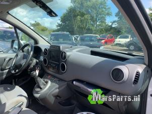 Używane Wyswietlacz nawigacji Peugeot Partner (GC/GF/GG/GJ/GK) 1.6 BlueHDi 100 Cena € 250,00 Procedura marży oferowane przez Autodemontagebedrijf De Mars