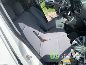 Używane Kanapa prawy przód Peugeot Partner (GC/GF/GG/GJ/GK) 1.6 BlueHDi 100 Cena € 300,00 Procedura marży oferowane przez Autodemontagebedrijf De Mars