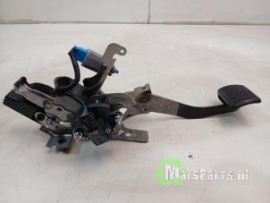 Używane Pedal hamulca Toyota Yaris IV (P21/PA1/PH1) 1.5 12V Hybrid 115 Cena € 40,00 Procedura marży oferowane przez Autodemontagebedrijf De Mars