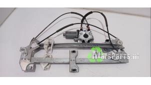 Używane Mechanizm szyby prawej przedniej wersja 2-drzwiowa Peugeot Partner 1.6 HDI 75 Cena € 50,00 Procedura marży oferowane przez Autodemontagebedrijf De Mars