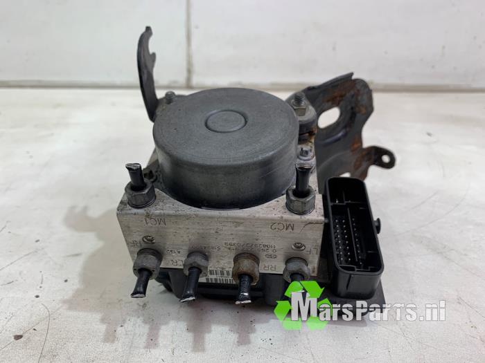 ABS-pump från en Fiat Punto Evo (199) 1.3 JTD Multijet 85 16V Euro 5 2011