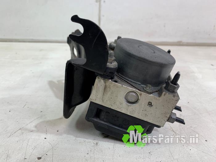 ABS-pump från en Fiat Punto Evo (199) 1.3 JTD Multijet 85 16V Euro 5 2011