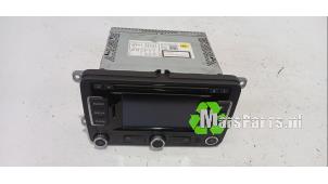 Używane Radioodtwarzacz CD Volkswagen Polo V (6R) 1.2 TSI Cena € 85,00 Procedura marży oferowane przez Autodemontagebedrijf De Mars